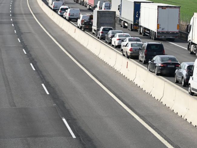 Polícia upozorňuje na uzáveru diaľnice D1