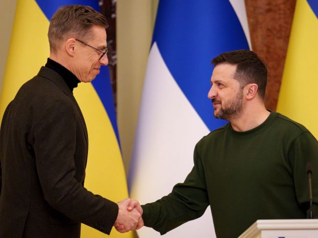Fínsky prezident je na Ukrajine, podpísal tam dohodu o bezpečnostnej spolupráci