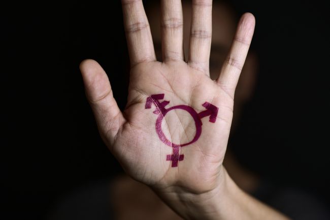 Psychiatri kritizujú zrušenie štandardného postupu k osobám s transsexualizmom