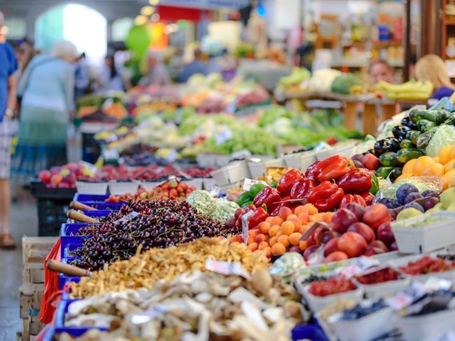 Cenová vojna supermarketov zmiernila vplyv zvýšenia DPH na potraviny v Poľsku