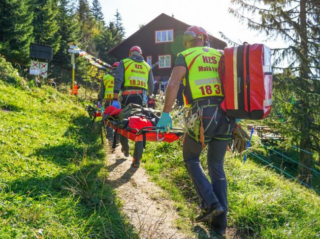 HZS pomáhala turistovi, ktorý pravdepodobne dostal epileptický záchvat