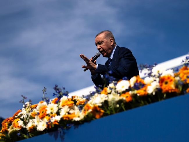 Erdogan vyjadril sústrasť vodcovi Hamasu Haníjovi za smrť synov pri nálete