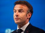 Macron vyzval na udržateľné navýšenie produkcie zbraní