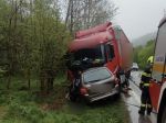 Medzi Ružomberkom a Donovalmi došlo k vážnej zrážke auta s kamiónom