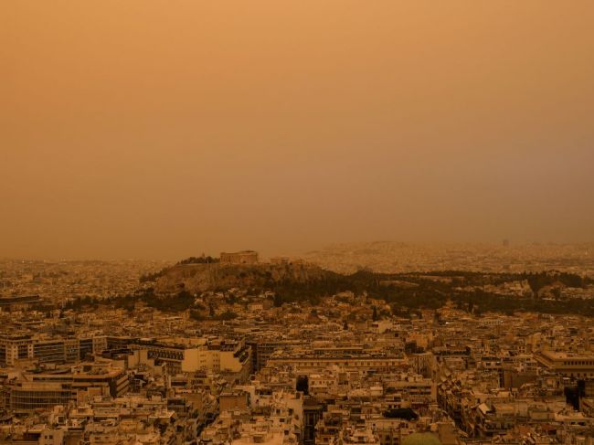 Grécko postihlo nové znečistenie saharským prachom