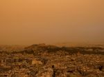 Grécko postihlo nové znečistenie saharským prachom