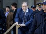 Newyorský súd zrušil verdikt zo sexuálnych zločinov voči Weinsteinovi