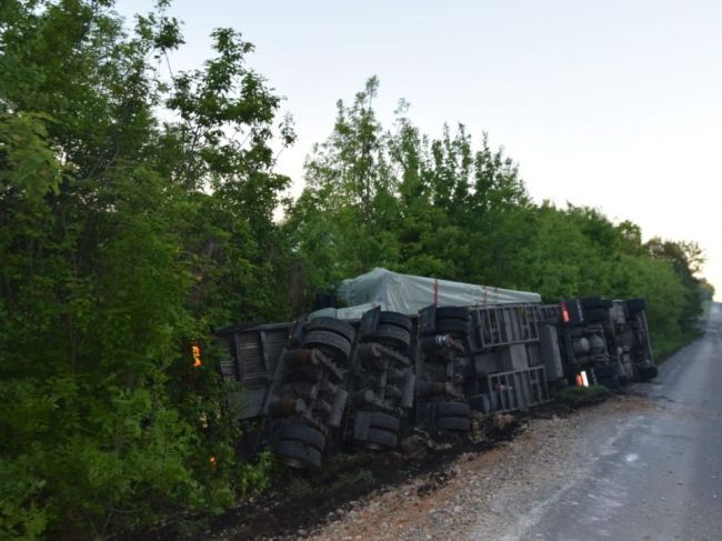 Pre vyťahovanie kamiónu bude dočasne uzavretá cesta v okrese Trebišov