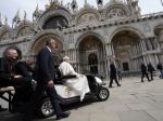 Pápež v Benátkach varoval pred ničením životného prostredia masovým turizmom
