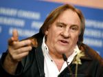 Francúzskeho herca Depardieua predviedli na výsluch v kauzách obťažovania žien