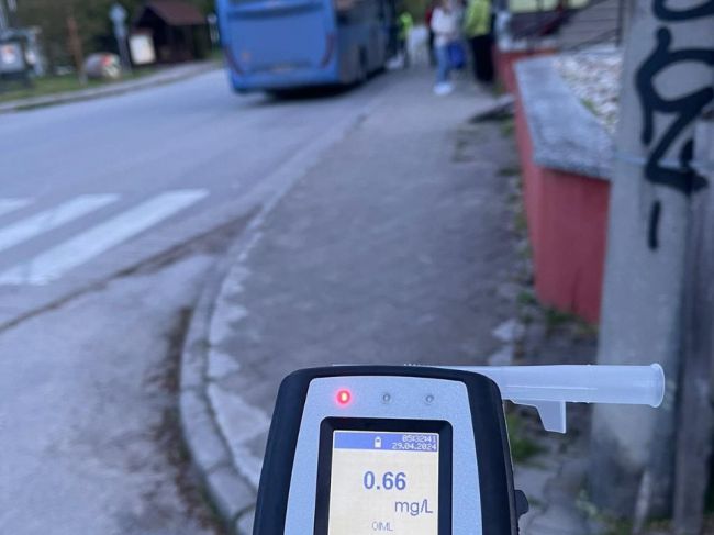 Vodič autobusu nafúkal 1,40 promile, hrozí mu päťročné väzenie