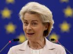 Von der Leyenová v Bruseli pri vlajke EÚ oslávila 20. výročie rozšírenia