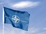 NATO: Spojencov znepokojujú hybridné útoky Ruska, ktoré zasiahli okrem iných aj Česko