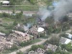 Po ruských útokoch dronmi na Ukrajine hlásia požiare a zranených