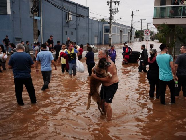 Počet obetí záplav na juhu Brazílie stúpol 