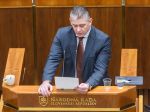 Hnutie Slovensko navrhuje trestný čin hanobenia štátnych symbolov SR a EÚ