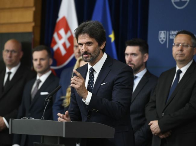 Kaliňák: Stav premiéra zostáva vážny, nie je mimo ohrozenia života