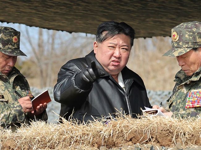 KĽDR potvrdila vypálenie balistickej rakety; Kim vyzval na urýchlenie produkcie