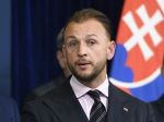 Hnutie Slovensko vyzvalo na odstúpenie Šutaja Eštoka a stiahnutie zákona o STVR