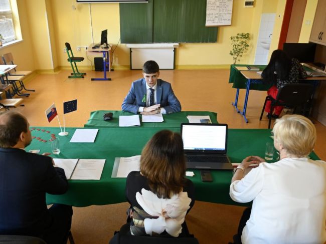 Na bezpečnosť škôl a pokojný priebeh maturít bude dohliadať polícia