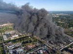 Poľsko preveruje možné zapojenie Ruska do požiaru nákupného centra vo Varšave