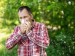 Neliečená alergická nádcha môže prejsť do astmy či ďalších komplikácií