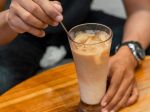 Trik s ľadovou kávou, ktorý ocení každý kávičkár