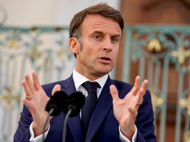 Macron: Ukrajina by mala mať možnosť "neutralizovať" ruské vojenské základne