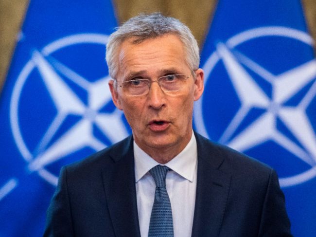 Stoltenberg: Ak Kyjev použije zbrane NATO v Rusku, NATO nie je súčasťou konfliktu