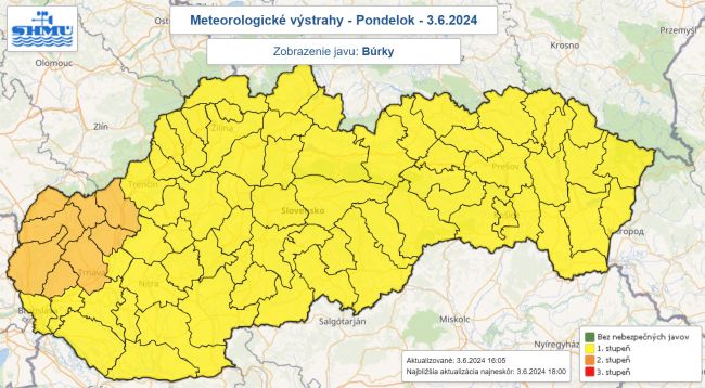 SHMÚ: Pre niektoré okresy platí druhý stupeň výstrahy pred búrkami