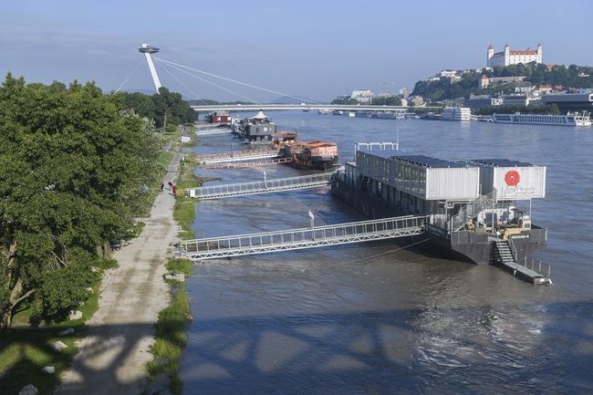 SHMÚ: Povodňová vlna na Dunaji by mala na Slovensko doraziť počas stredy