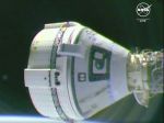 Vesmírna loď Boeingu sa v rámci prvého letu s posádkou úspešne pripojila k ISS