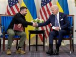 Biden sa ospravedlnil Ukrajine za zdržanie americkej pomoci