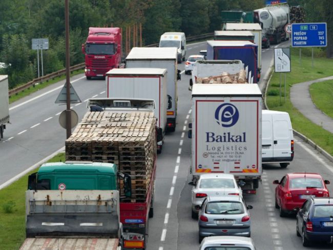 V Žiline došlo k hromadnej nehode, z miesta hlásia rozsiahle kolóny