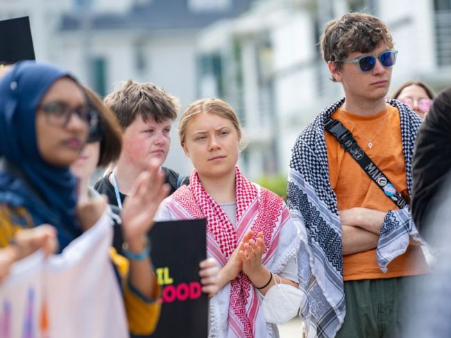 Thunbergová sa zúčastnila na klimatickom a propalestínskom proteste v Nemecku