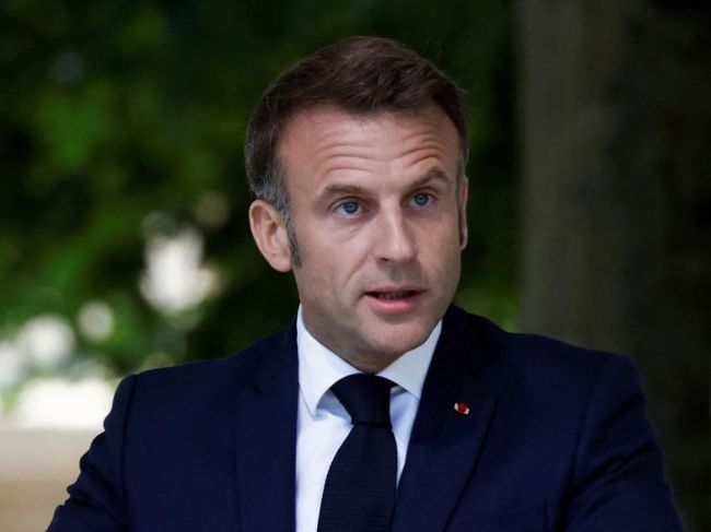 Macron chce dokončiť vytvorenie koalície vojenských inštruktorov pre Ukrajinu