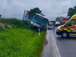 Autobus sa zrazil s autom: Viacerí cestujúci sú zranení