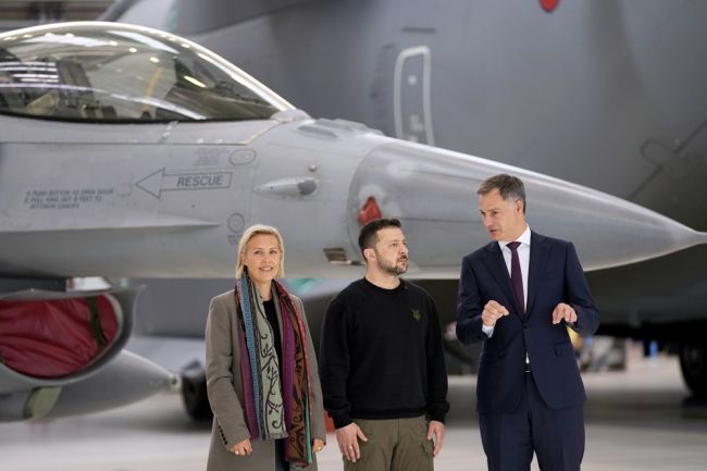 Kyjev chce časť stíhačiek F-16 nechať v zahraničí, aby ich ochránila pred útokmi