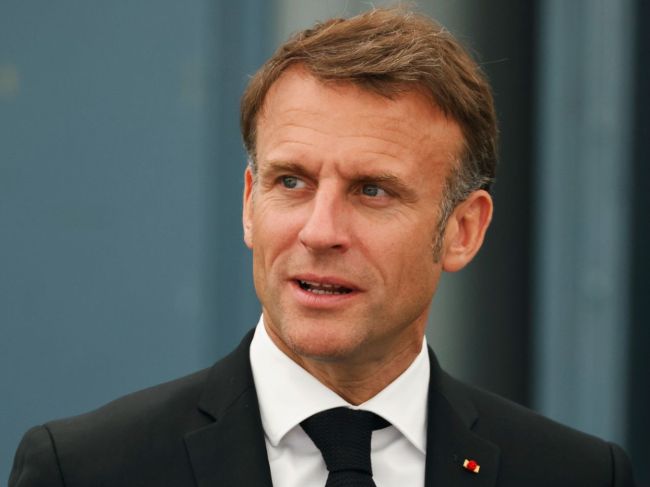 Macron odmieta odstúpiť, ak by jeho strana vo voľbách neuspela