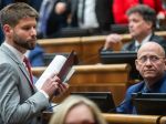 Opozícia kritizuje pri lex atentát skrátené konanie aj zásah do práv