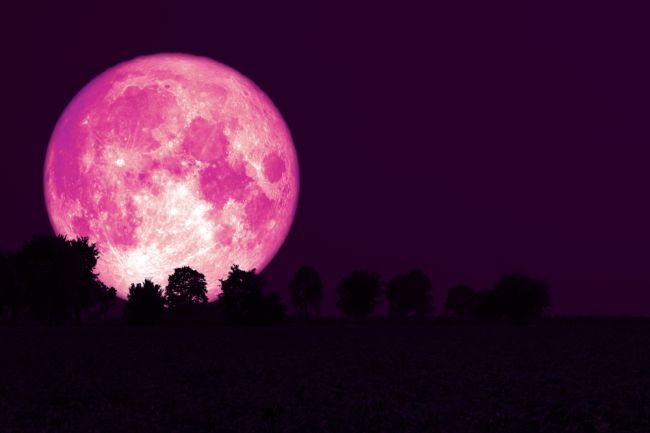 Jahodový spln Mesiaca: Pripravte sa na jedinečný spln, aký sa bežne nevidí