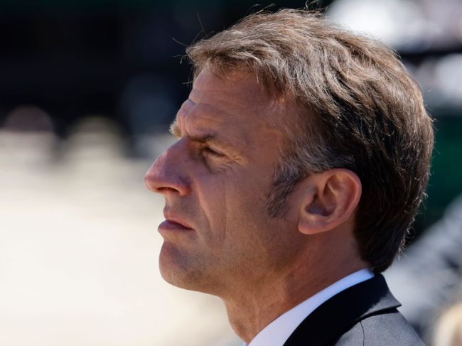 Polovica Francúzov považuje rozpustenie parlamentu po eurovoľbách za odôvodnené