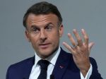 Macron opäť varuje pred extrémami, ktoré vraj môžu viesť k občianskej vojne