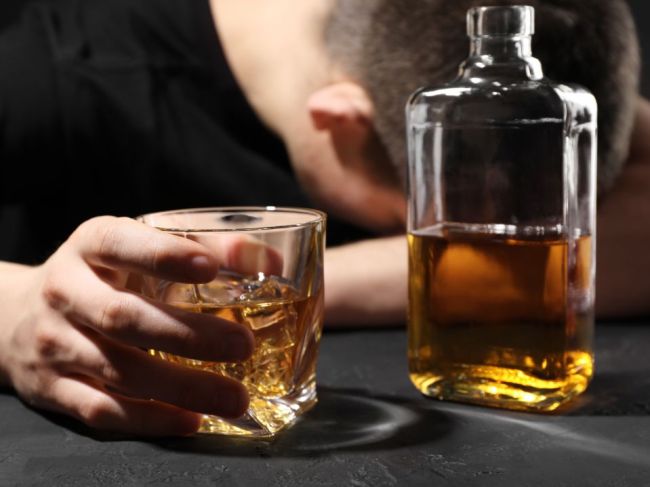 Na konzumáciu alkoholu zomrú ročne takmer tri milióny ľudí, upozorňuje WHO