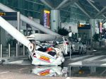Na medzinárodnom letisku sa zrútila časť strechy, zomrel jeden človek