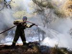Do boja proti lesným požiarom v Grécku sa zapojí 240 hasičov zo zahraničia