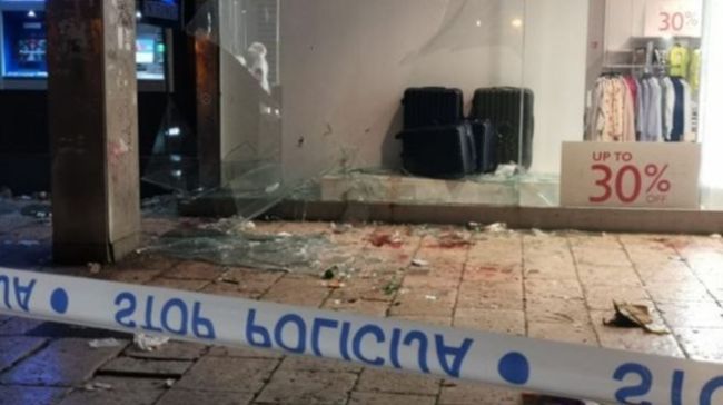 Nešťastie v Chorvátsku: Desiatky dovolenkárov zranilo rozbité sklo