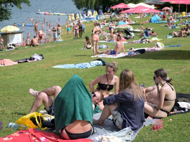 SHMÚ varuje pred vysokými teplotami, horúčavy zasiahnu najmä tieto okresy