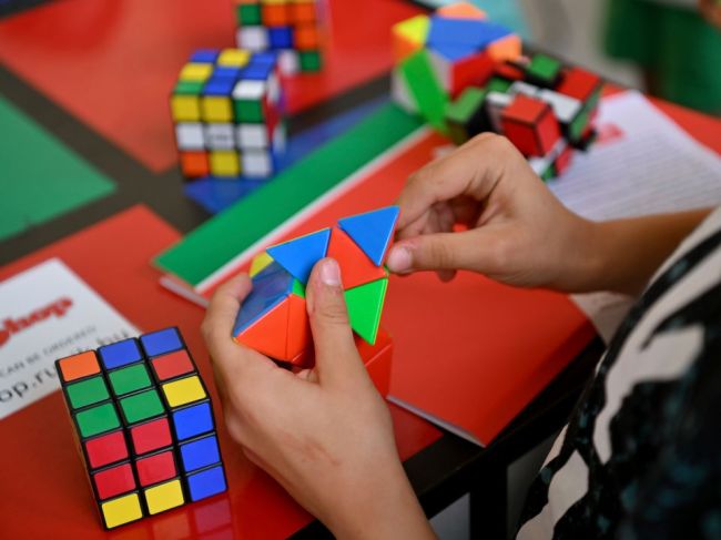 Ernő Rubik sa dožíva 80 rokov, ním vynájdená kocka mala v máji už 50