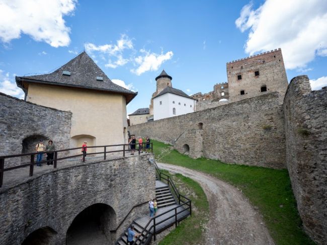 Prehliadku Ľubovnianskeho hradu opäť spestrí rozprávka, tentoraz o knihovníkovi